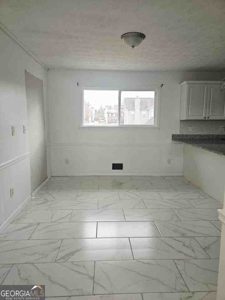 480 Paul St - Photo 2 of 14