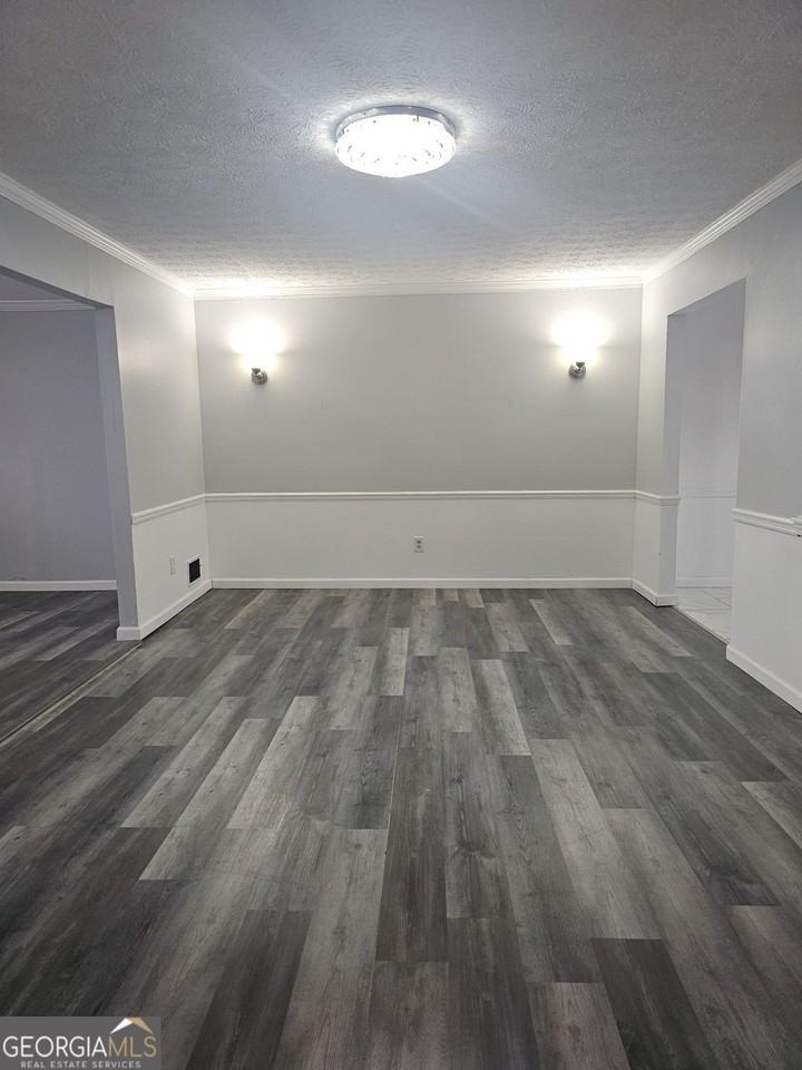 480 Paul St - Photo 3 of 14