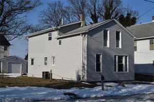 featured image of 912 W 2nd St