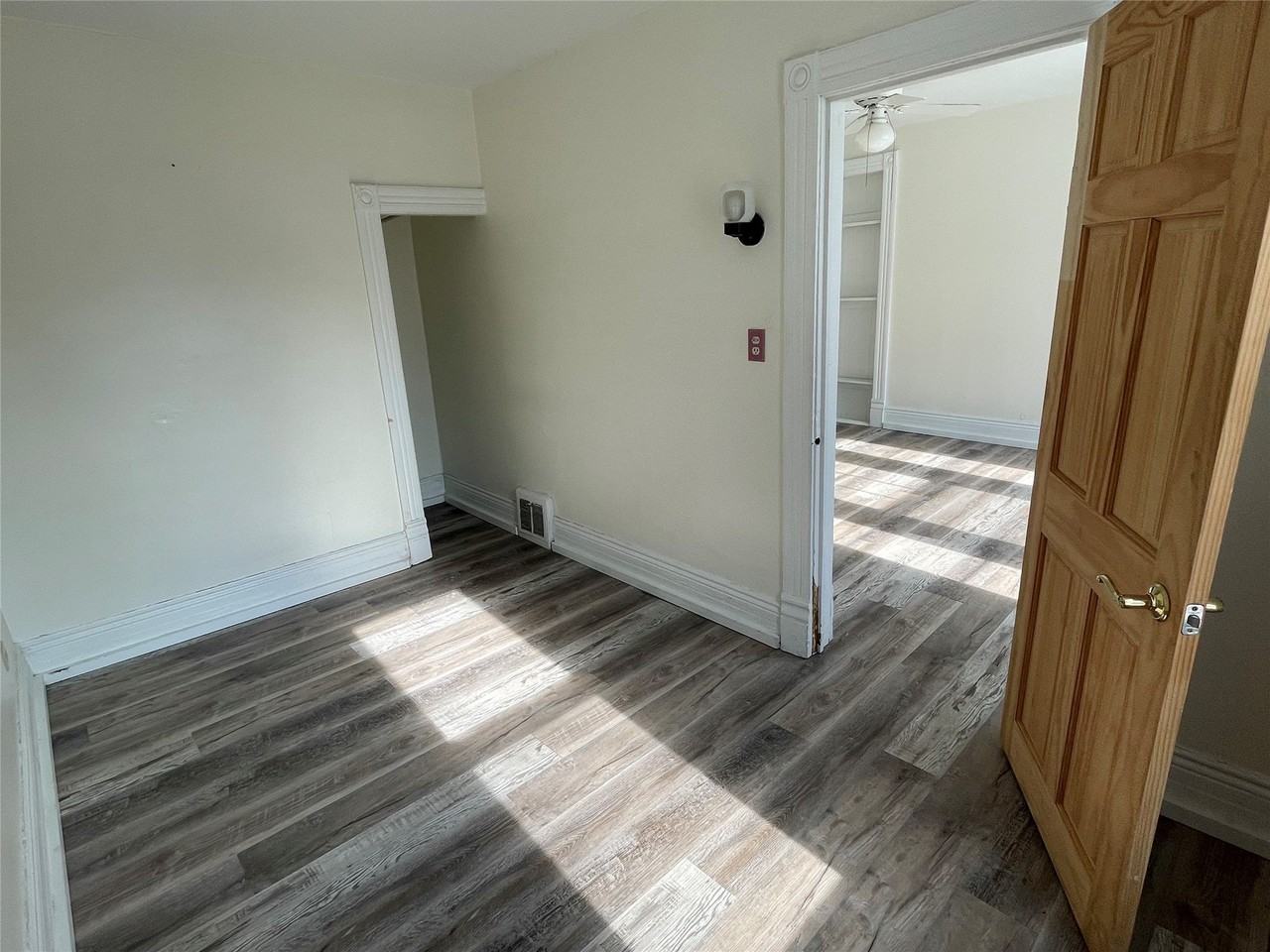 912 W 2nd St - Photo 6 of 7