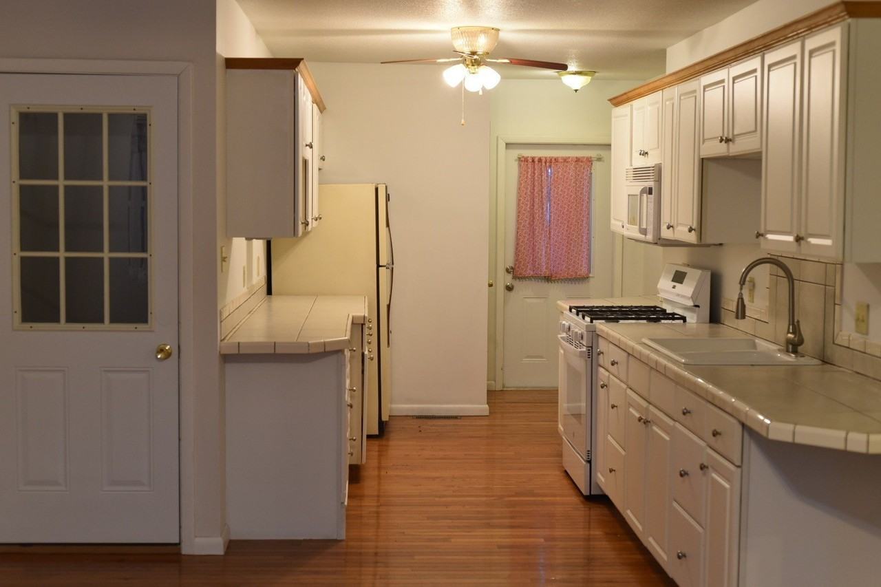 817 W 2nd St #1 - Photo 5 of 10