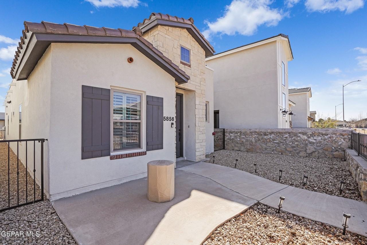 5856 Kobe Bryant St - Photo 3 of 30