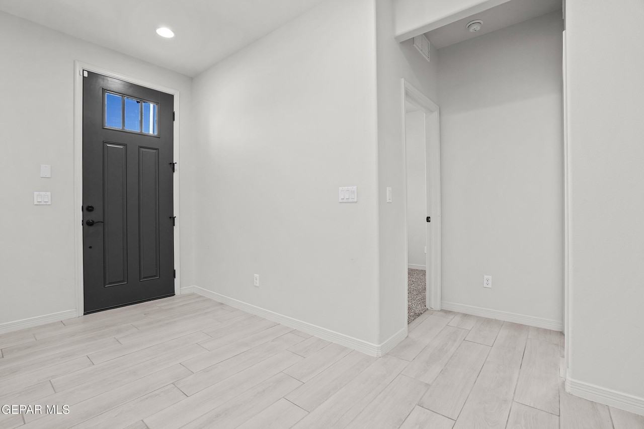 5856 Kobe Bryant St - Photo 5 of 30