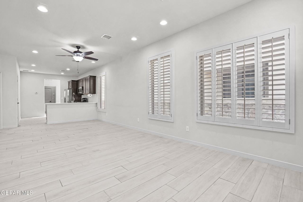 5856 Kobe Bryant St - Photo 6 of 30