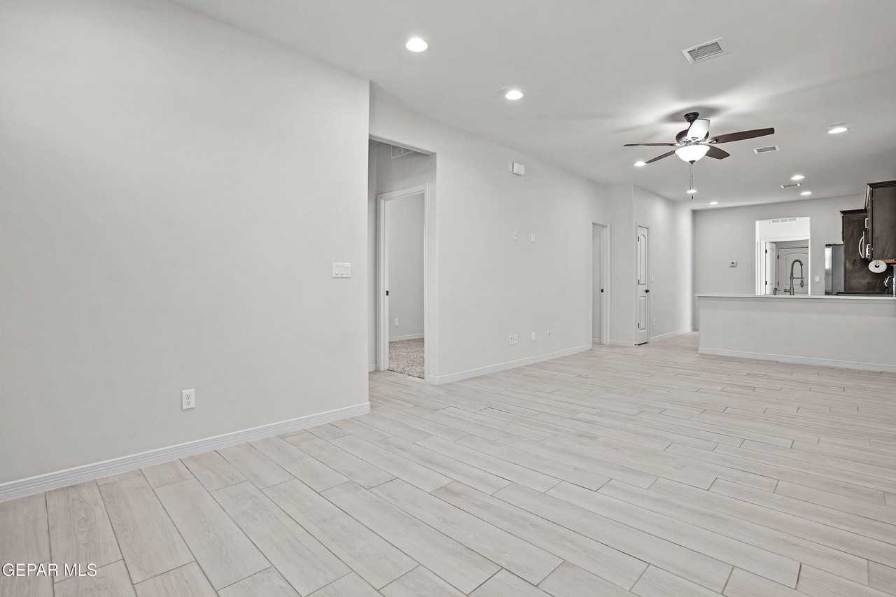 5856 Kobe Bryant St - Photo 7 of 30