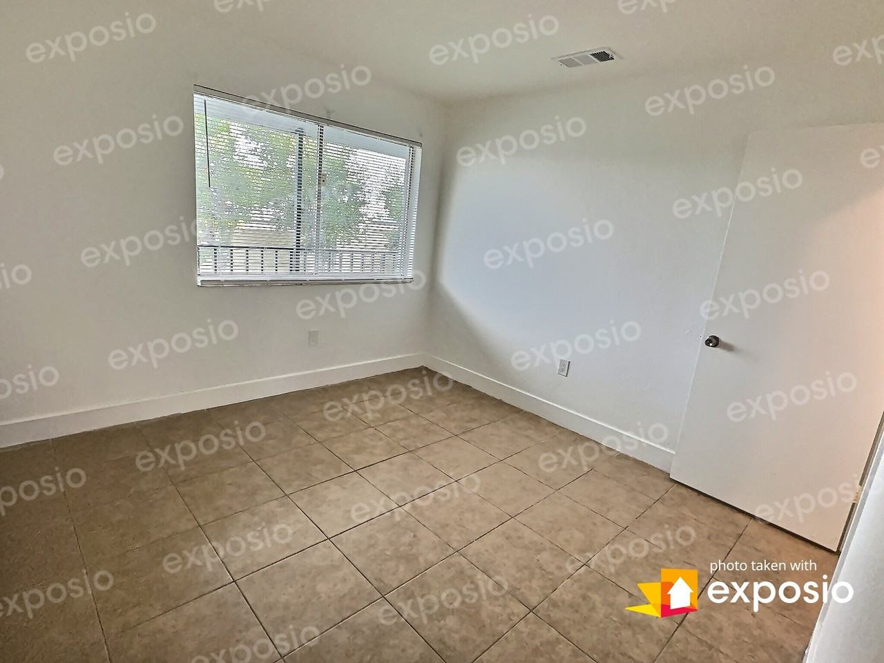 2070 Braman Ave - Photo 5 of 10