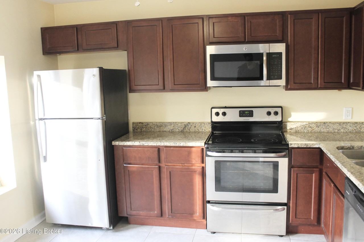 1361 S Brook St Apt 2 #2 - Photo 3 of 6