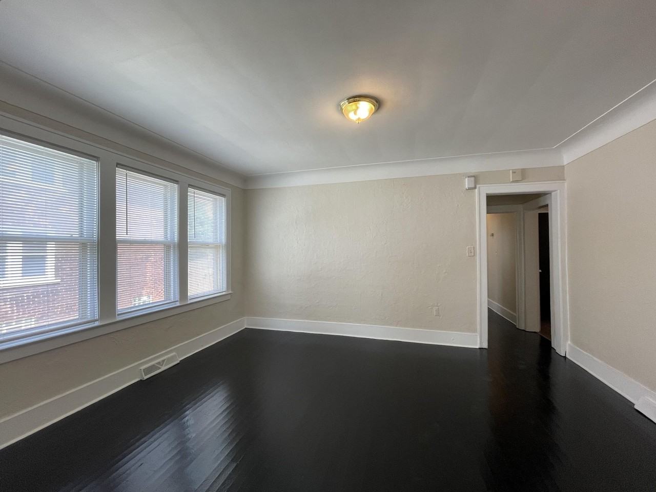 4708 Lakewood St - Photo 3 of 19