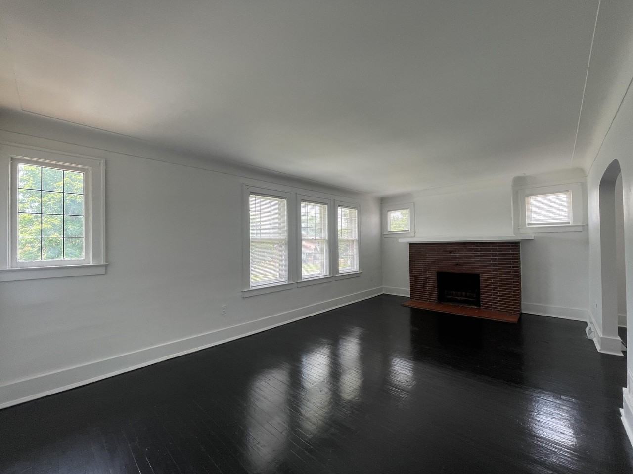 4708 Lakewood St - Photo 5 of 19