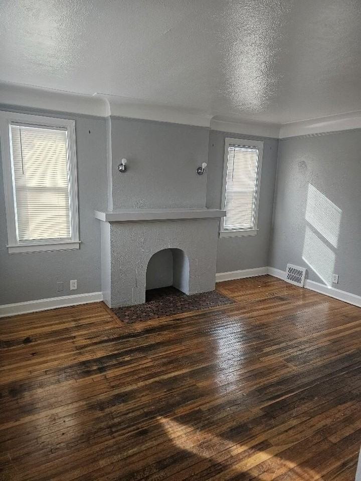 16505 Stansbury St - Photo 2 of 8