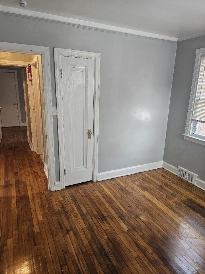 16505 Stansbury St - Photo 4 of 8