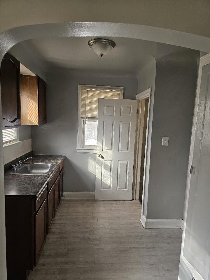 16505 Stansbury St - Photo 5 of 8