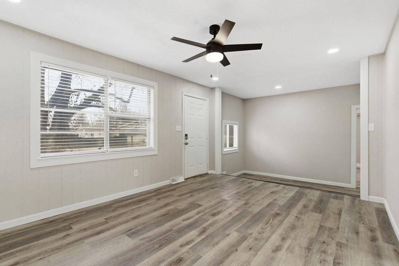 2902 W Scott St - Photo 3 of 26