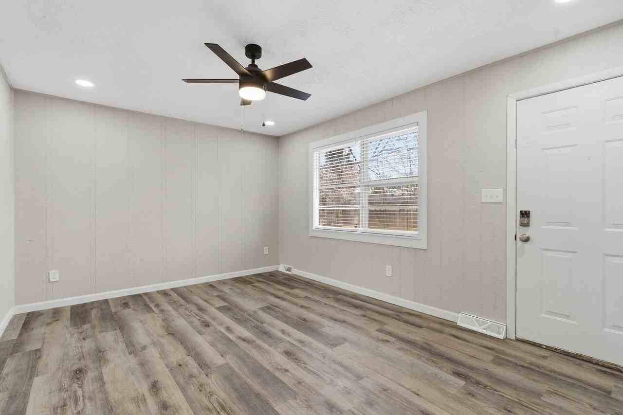 2902 W Scott St - Photo 4 of 26