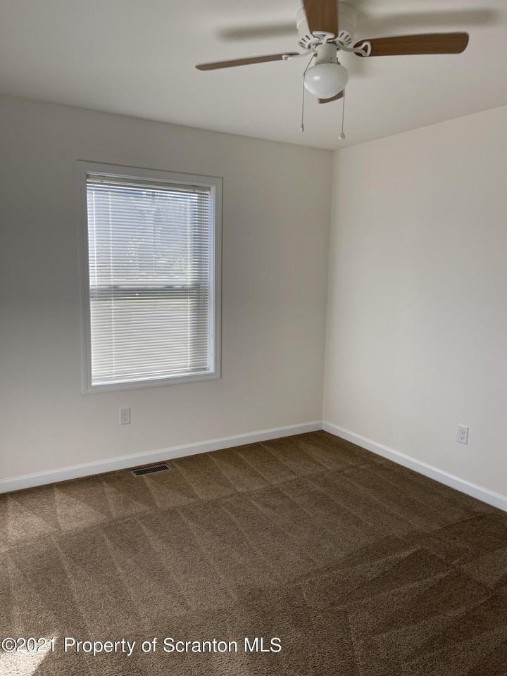 905 Ash St - Photo 2 of 7