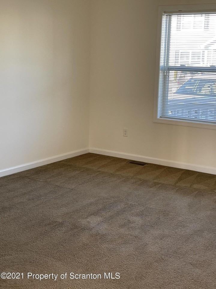 905 Ash St - Photo 4 of 7