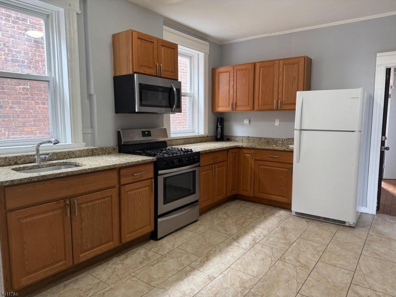 553 N 9th St #2 - Photo 5 of 9