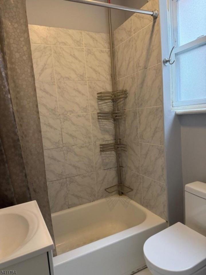 553 N 9th St #2 - Photo 7 of 9