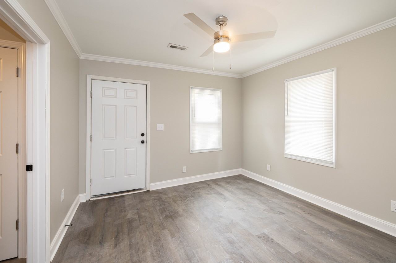 627 Colston Street - Photo 3 of 17