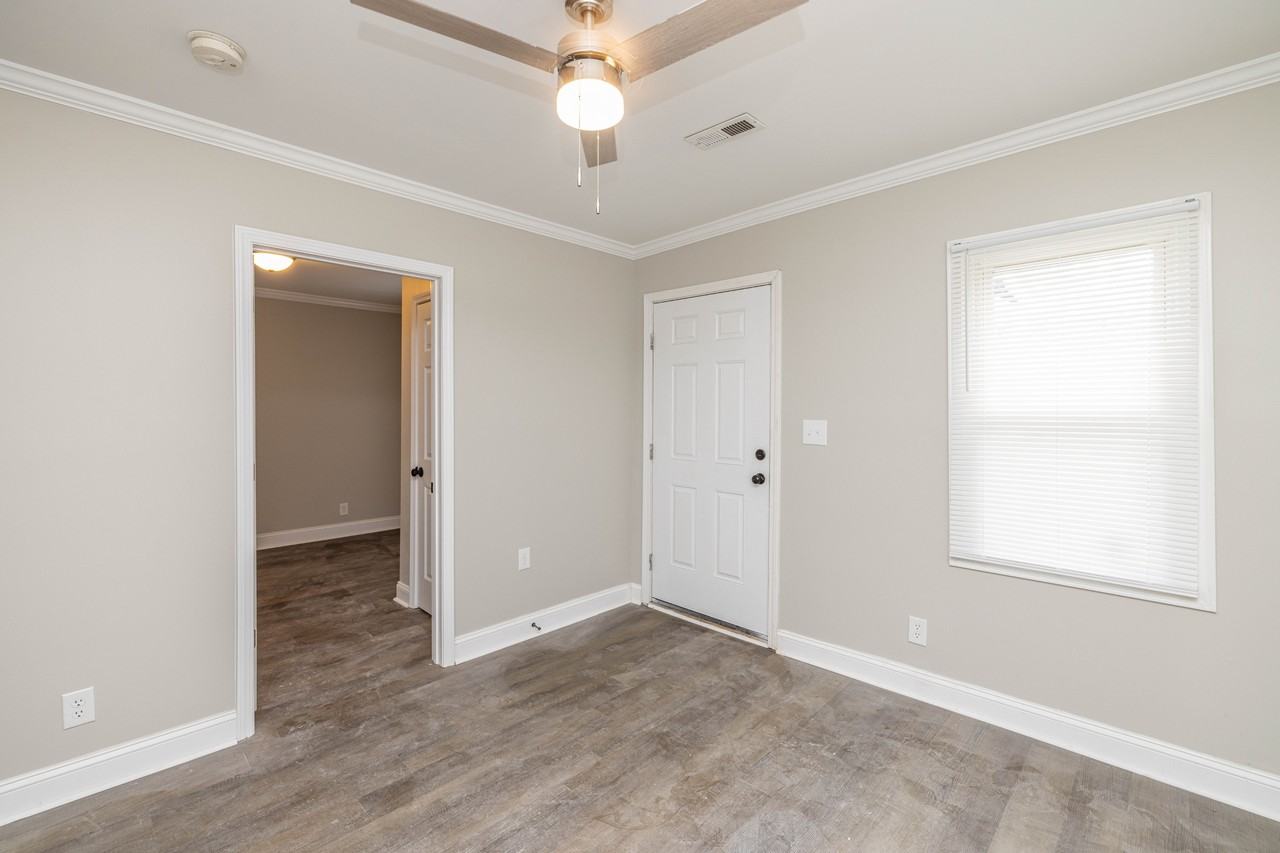 627 Colston Street - Photo 4 of 17