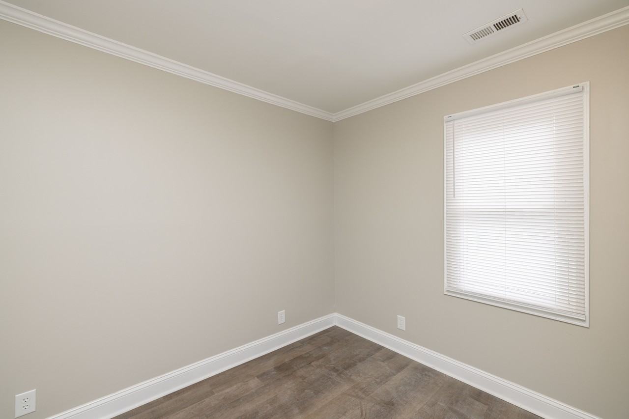 627 Colston Street - Photo 6 of 17