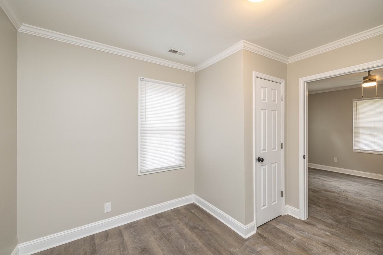 627 Colston Street - Photo 7 of 17