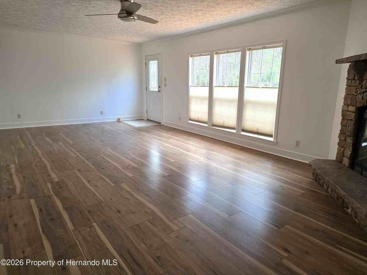 7416 Grove Rd - Photo 4 of 39