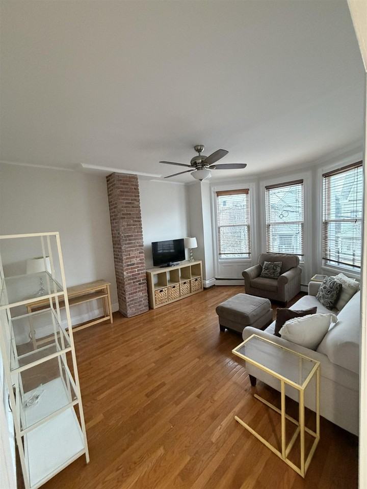 317 21st St #2 - Photo 2 of 14