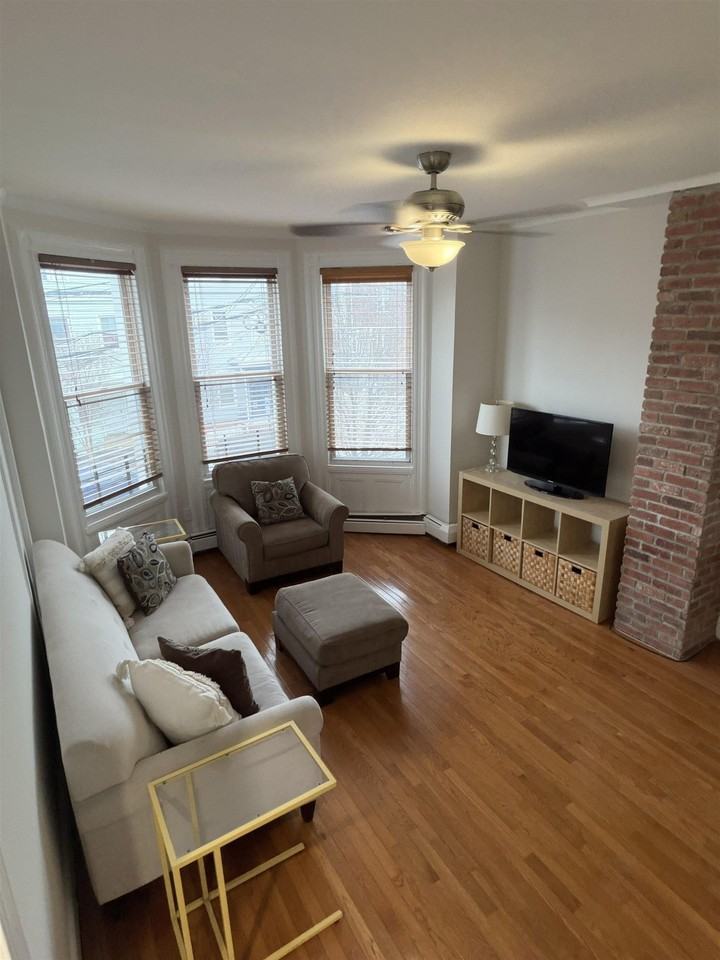 317 21st St #2 - Photo 3 of 14