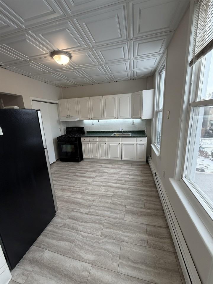 317 21st St #2 - Photo 5 of 14