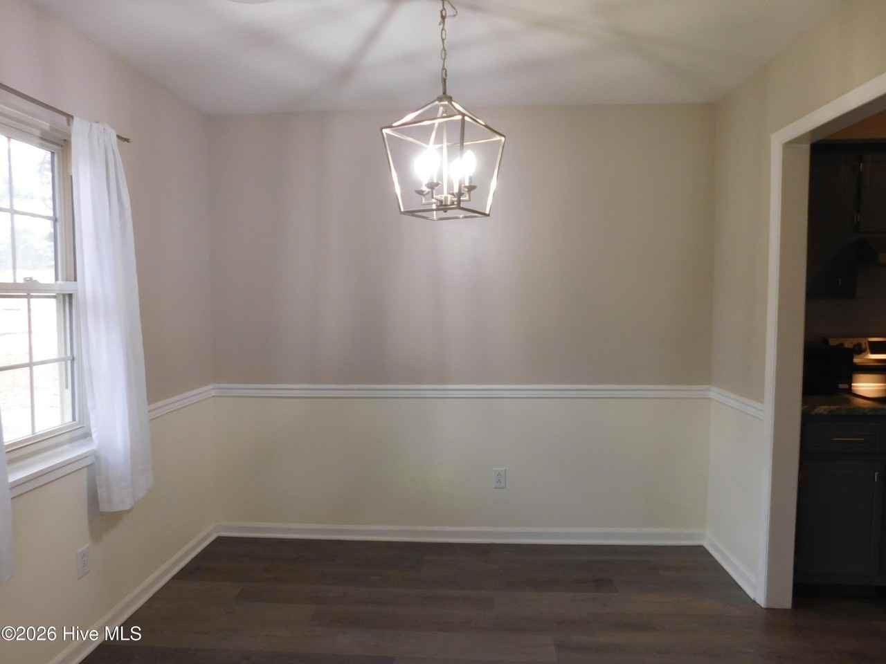 842 Halifax Cir - Photo 4 of 40