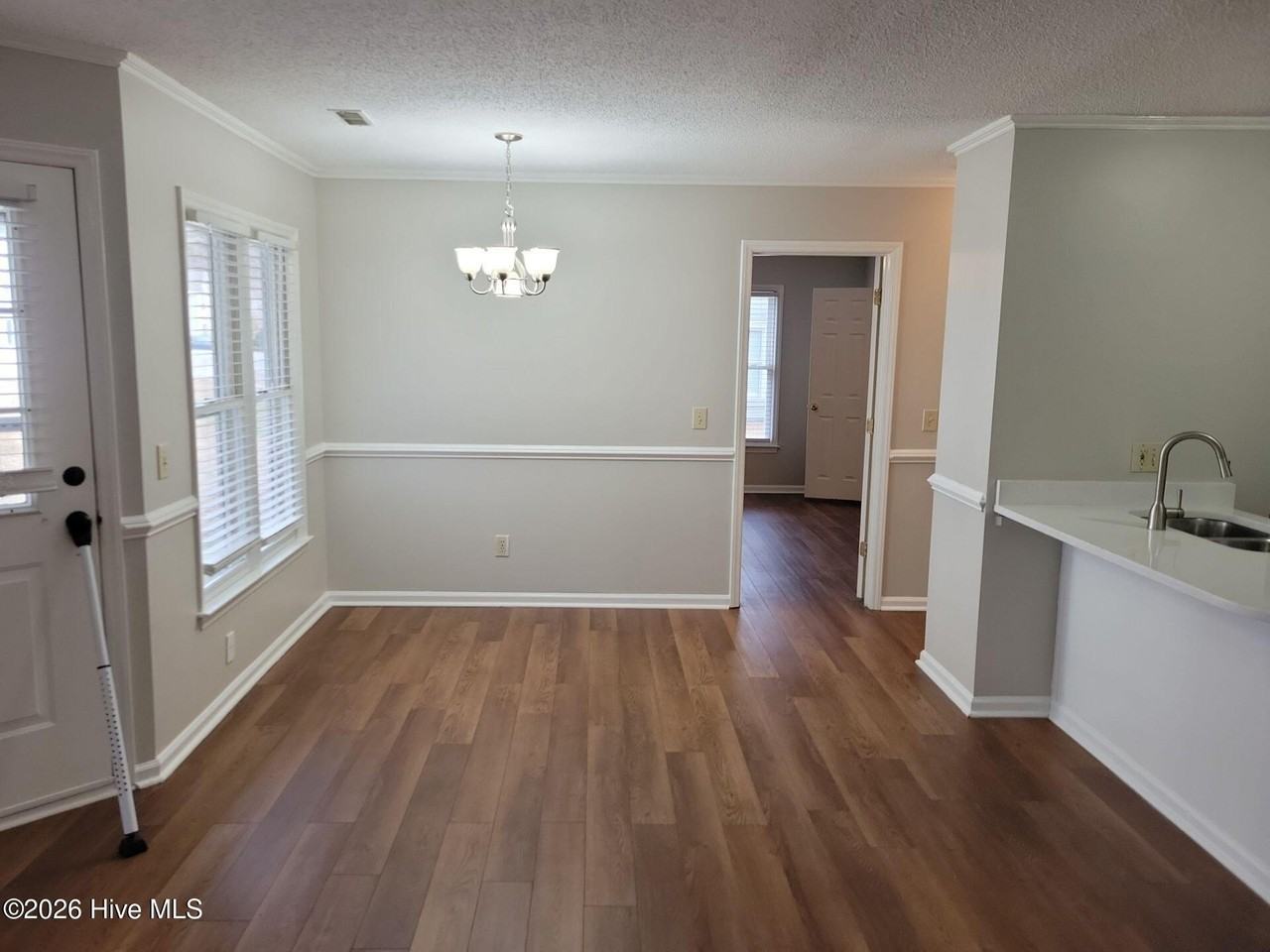 122 W Victoria Ct Apt A #A - Photo 7 of 20