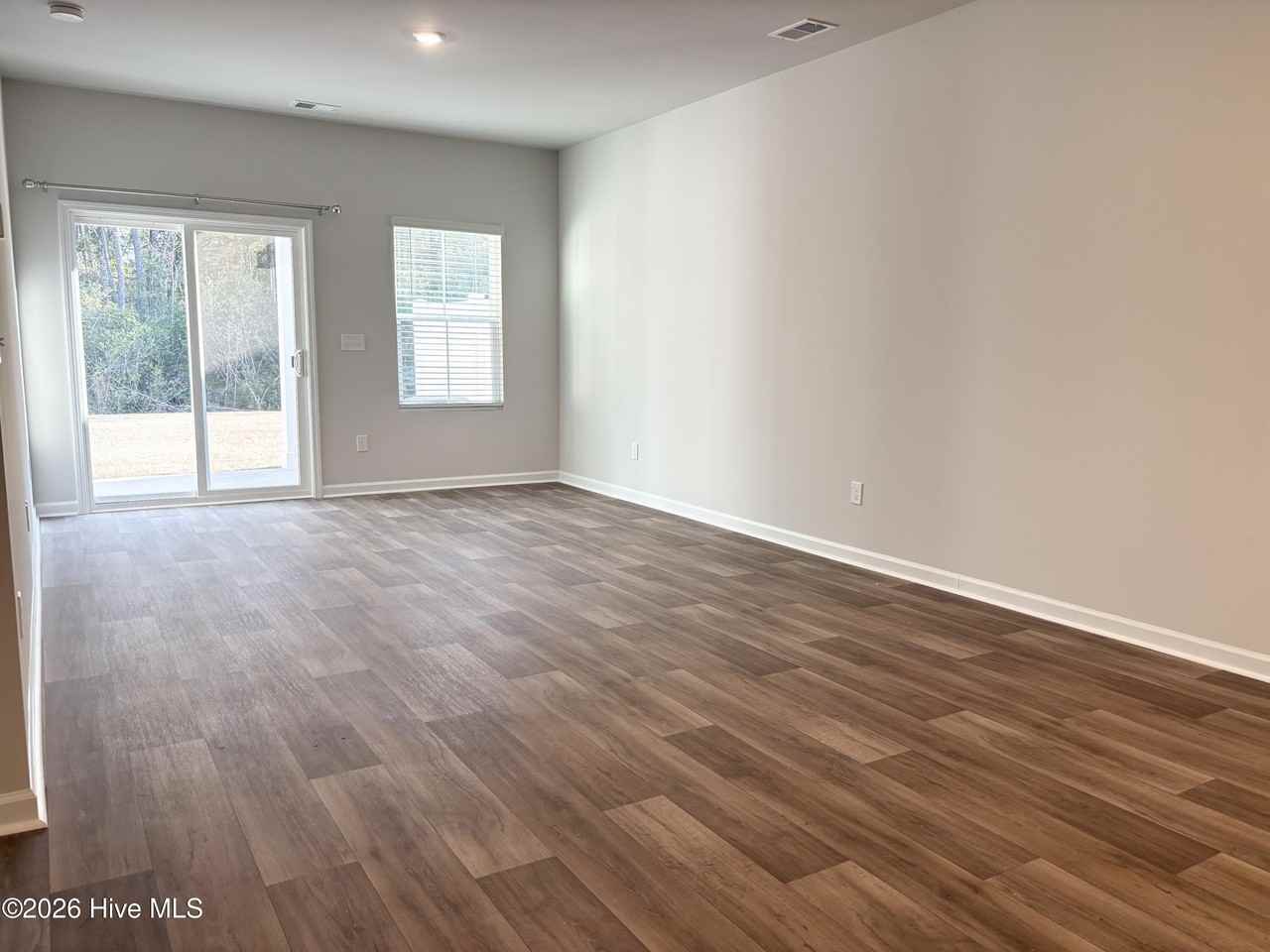 1053 Arborwood Ln Sw - Photo 5 of 31