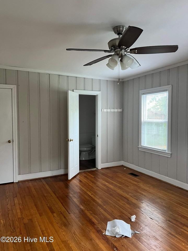 303 S Oak St - Photo 5 of 12