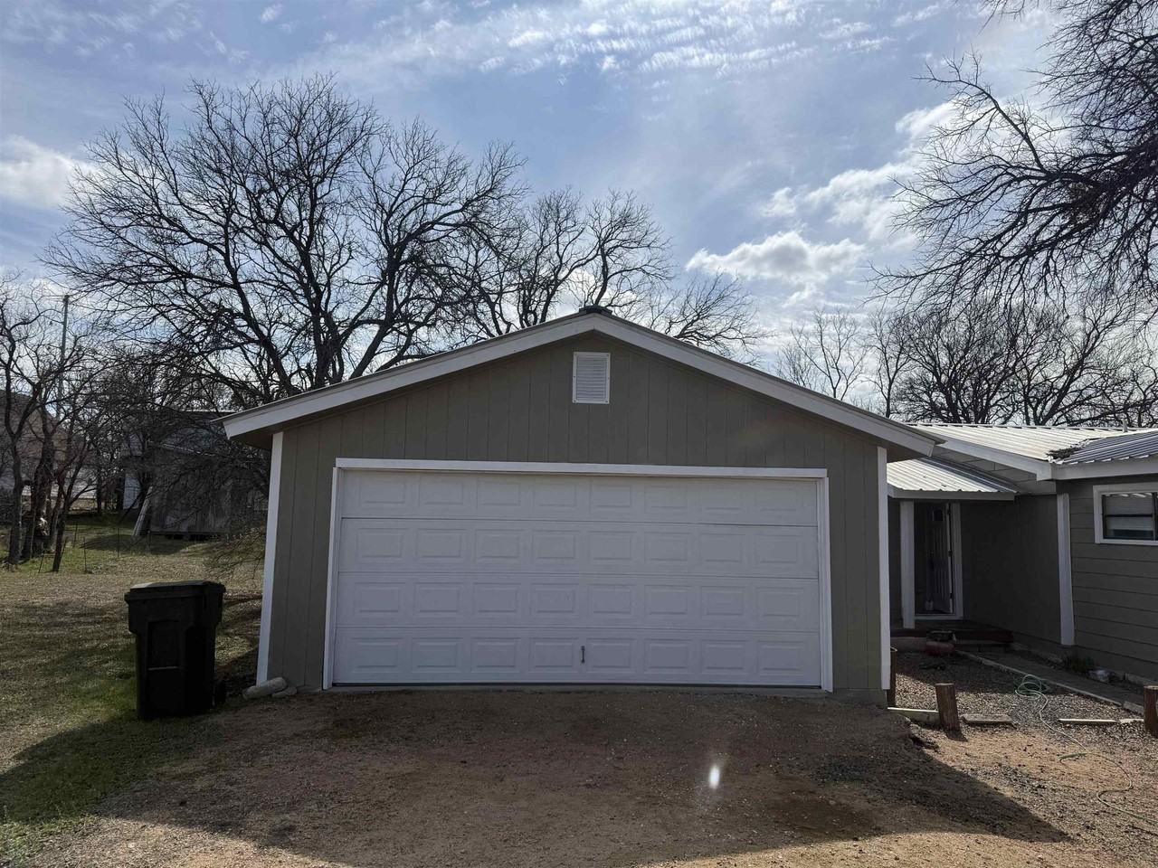 1534 Navajo Trl - Photo 3 of 9