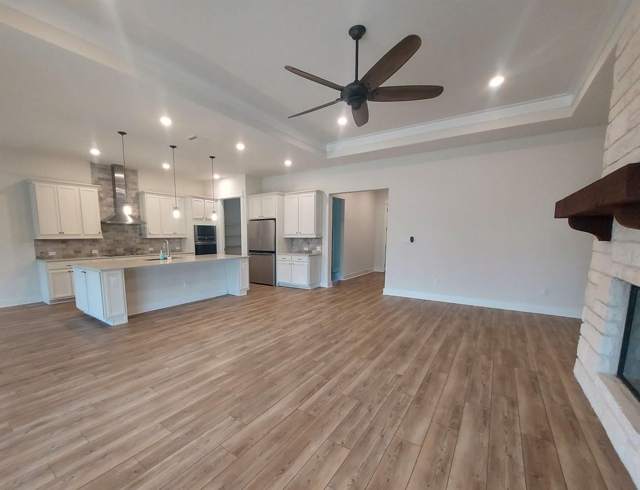 401 Verbena Dr - Photo 3 of 21