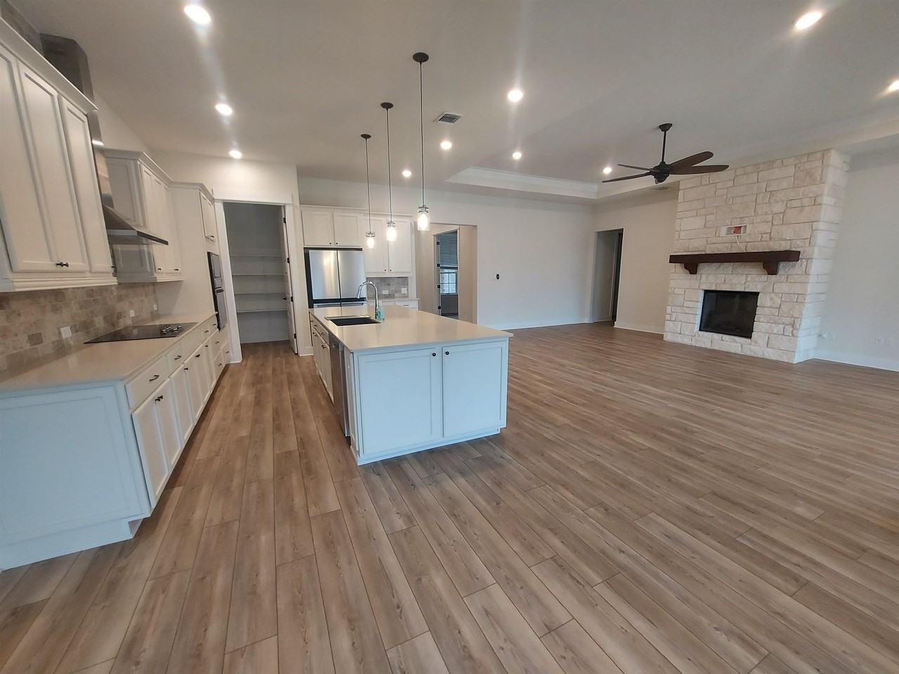 401 Verbena Dr - Photo 5 of 21