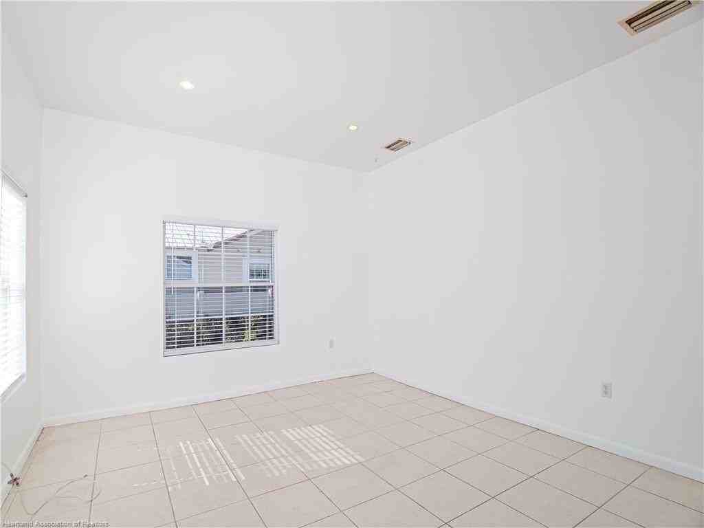 545 Rose Ave - Photo 3 of 9