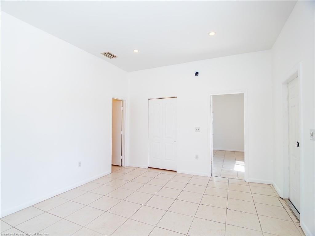 545 Rose Ave - Photo 4 of 9