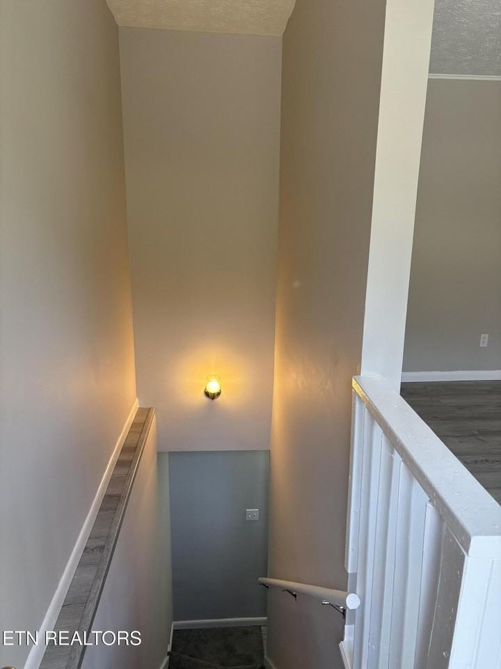 205 4th St Apt A #A - Photo 5 of 8