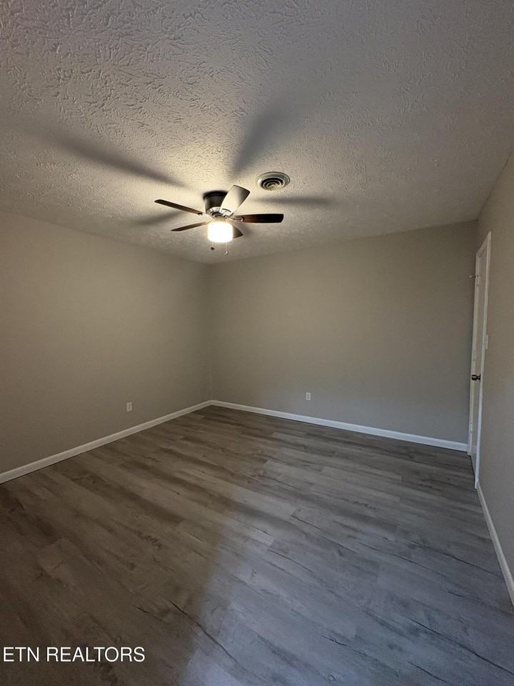 205 4th St Apt A #A - Photo 6 of 8