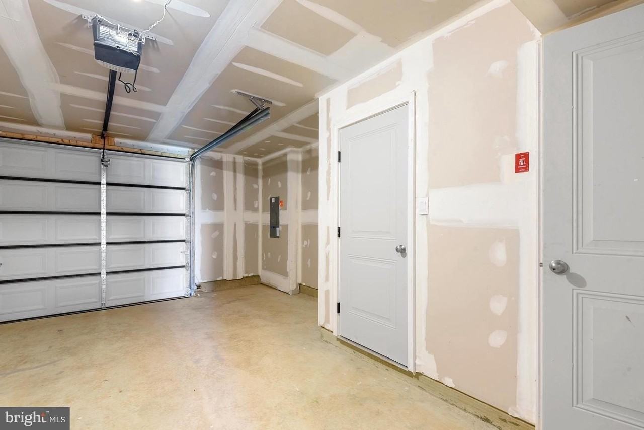 568 Banquet Ln - Photo 3 of 21