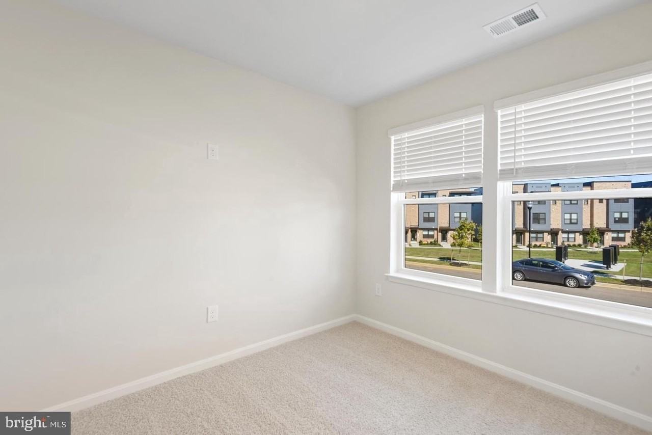 568 Banquet Ln - Photo 5 of 21