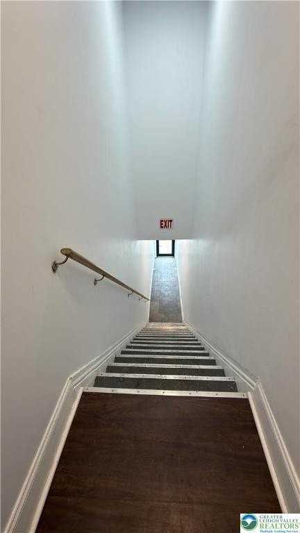 202 E Hamilton St Apt 3 #3 - Photo 4 of 18