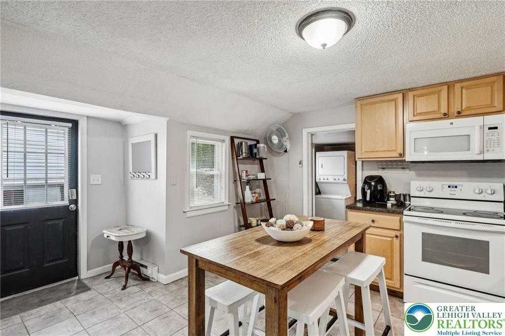 3203 Washington St - Photo 6 of 14