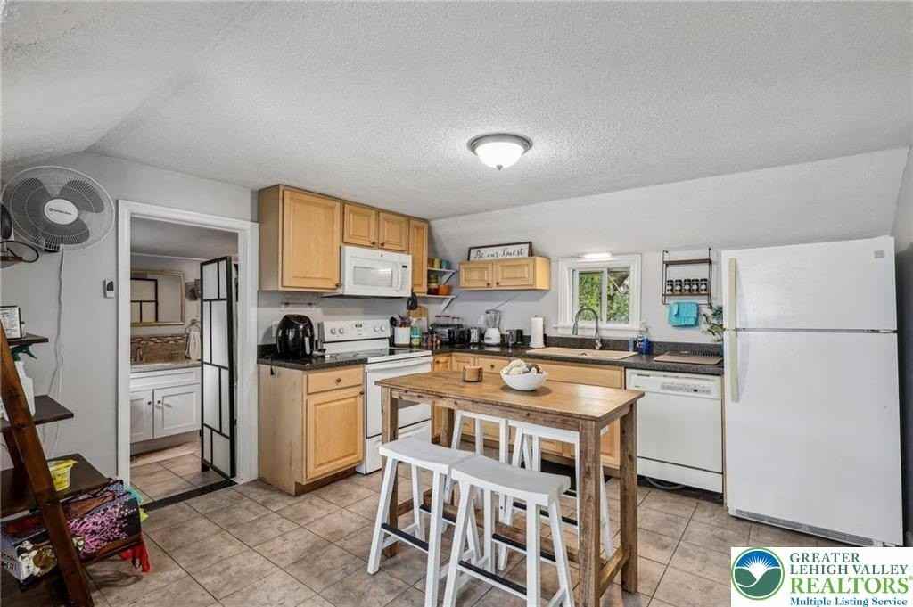 3203 Washington St - Photo 7 of 14