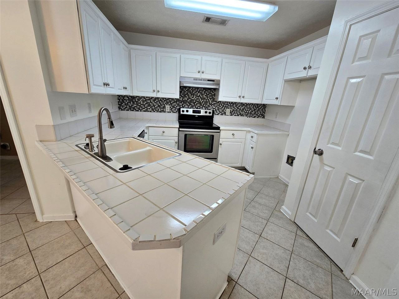 5825 Portsmouth Dr - Photo 6 of 23