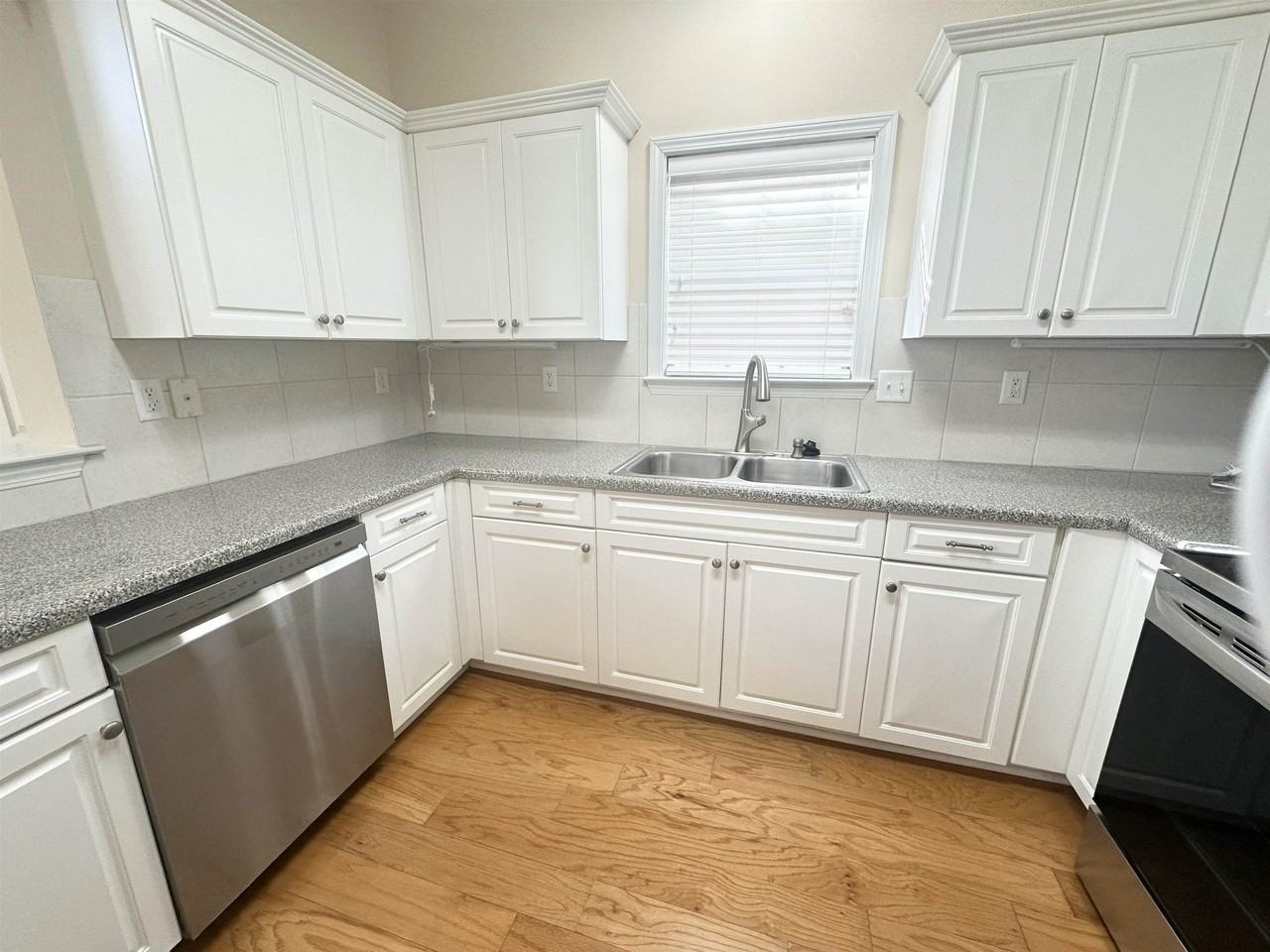 8516 Shady Elm Dr - Photo 6 of 27