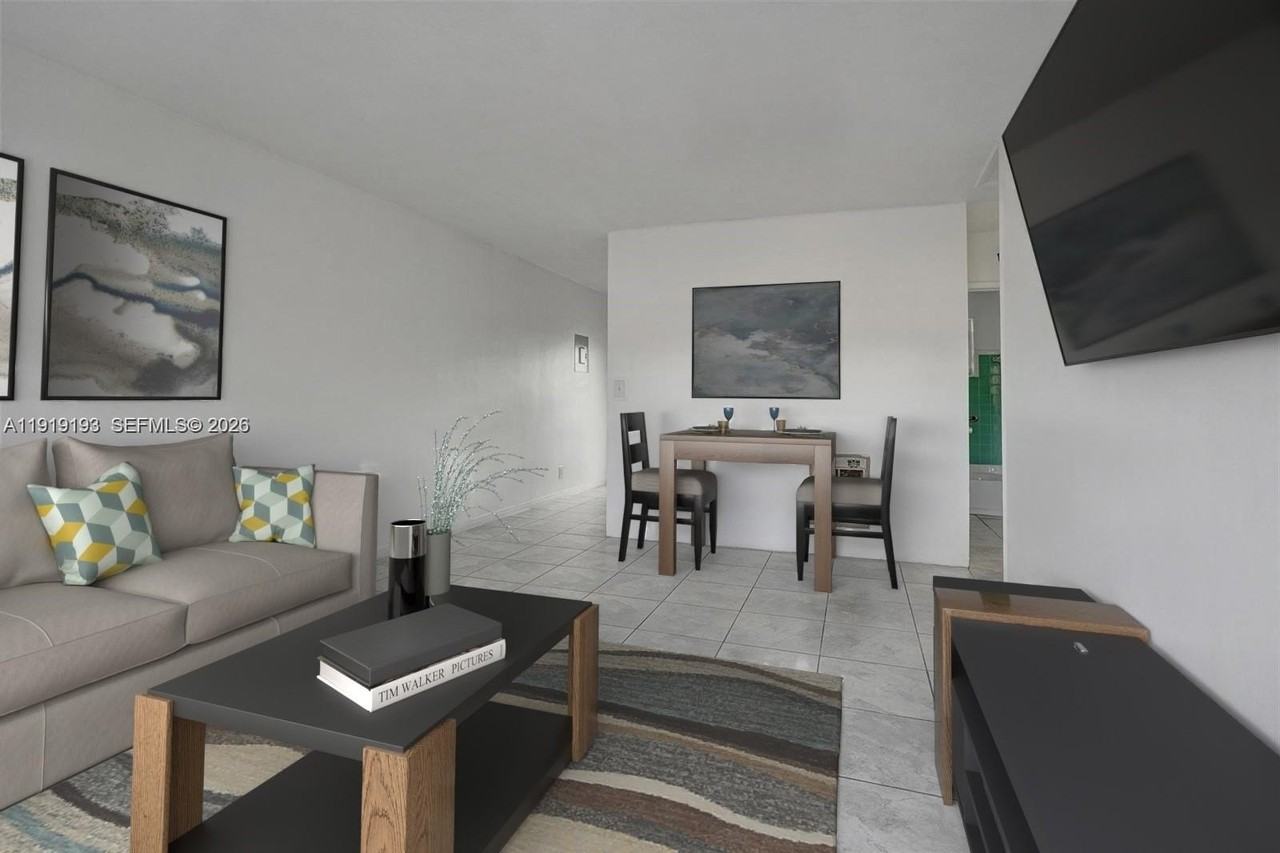 29 Sw 8th Ave #1 - Photo 3 of 17