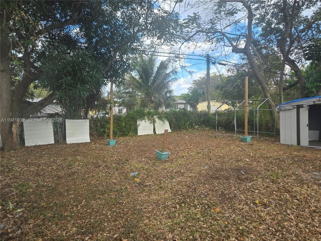 1645 Lauderdale Manor Dr #1645 - Photo 4 of 16